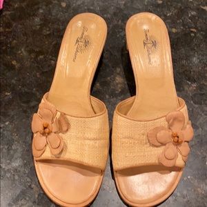 Tommy Bahama sandals 8.5 M